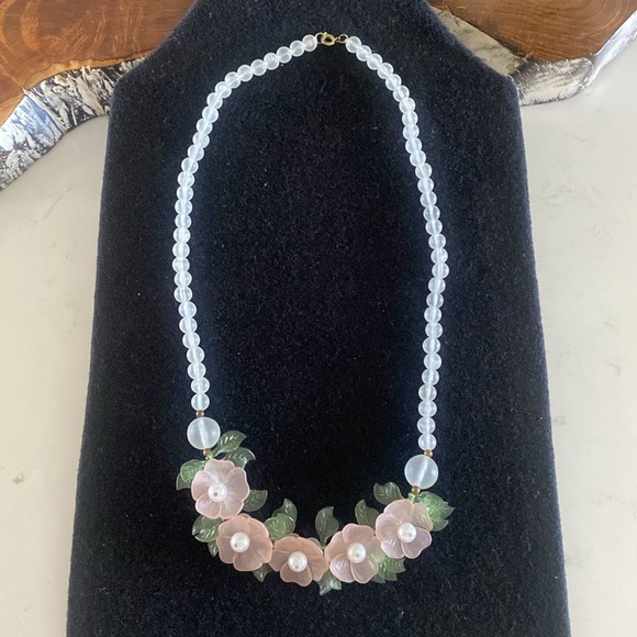 VTG acrylic/plastic flower necklace FINAL PRICE DROP - Picture 4 of 5
